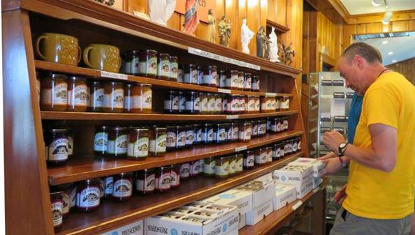 A picture containing scene, shop, person, indoor

Description automatically generated