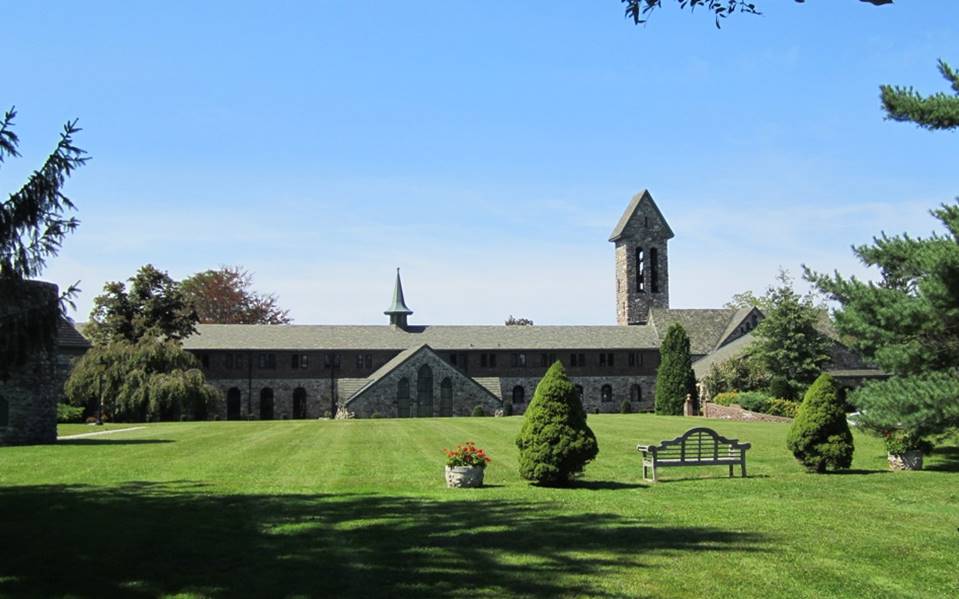 A picture containing outdoor, grass, sky, tree

Description automatically generated